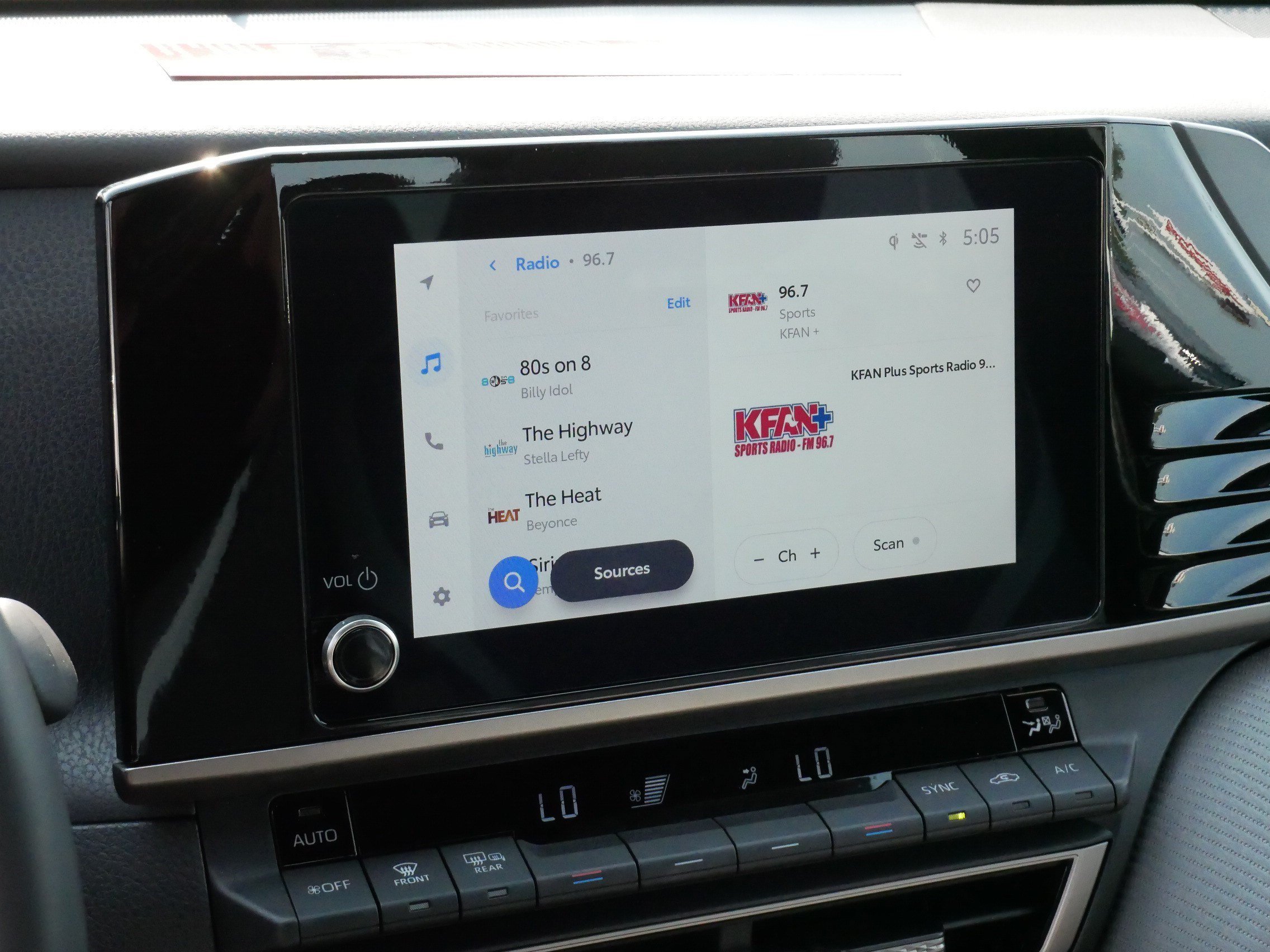 Certified Used 2025 ICE CAP Toyota SE image 22