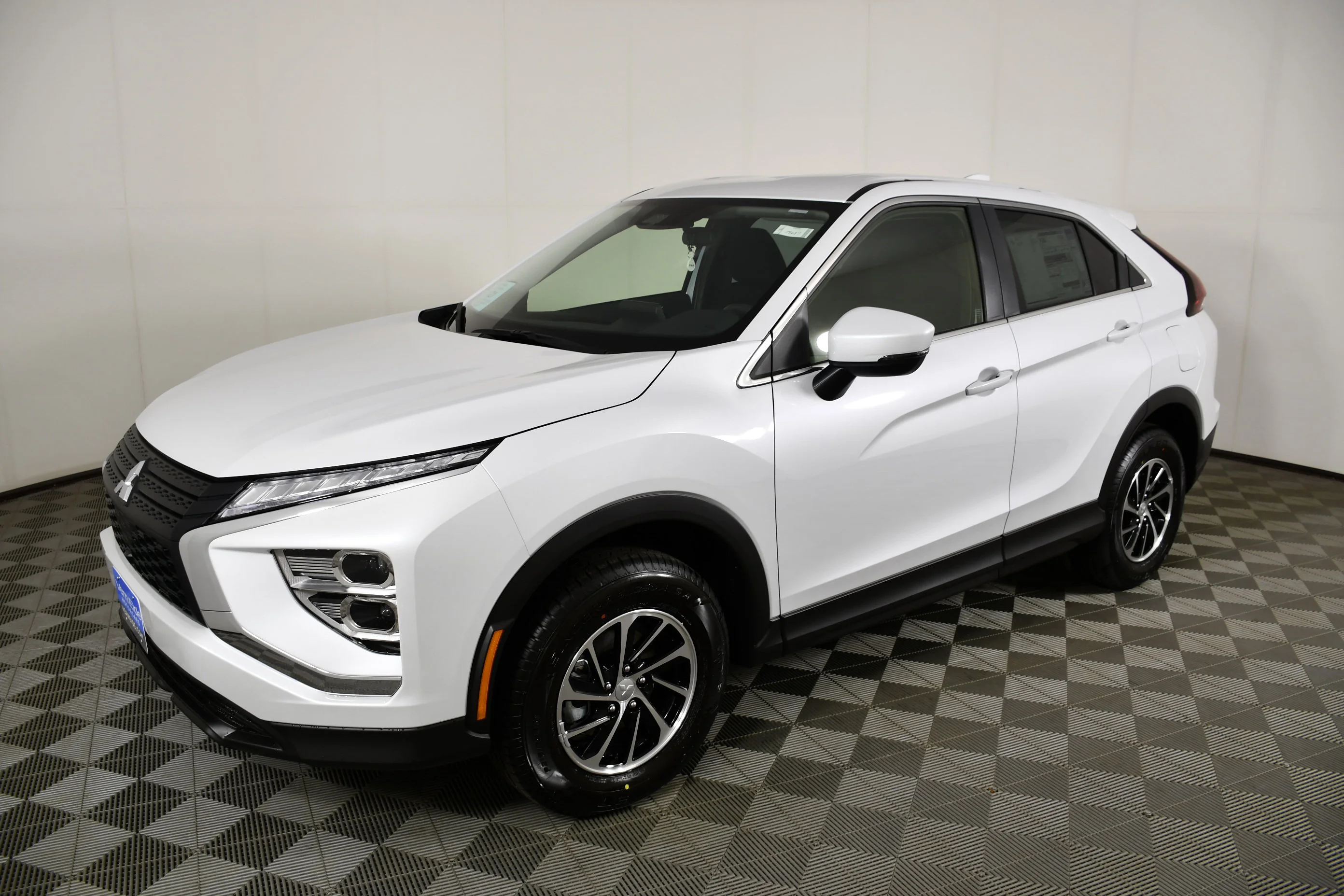 New 2026 White Diamond Mitsubishi ES image 10