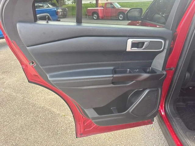 Used 2020 Red Ford XLT image 16