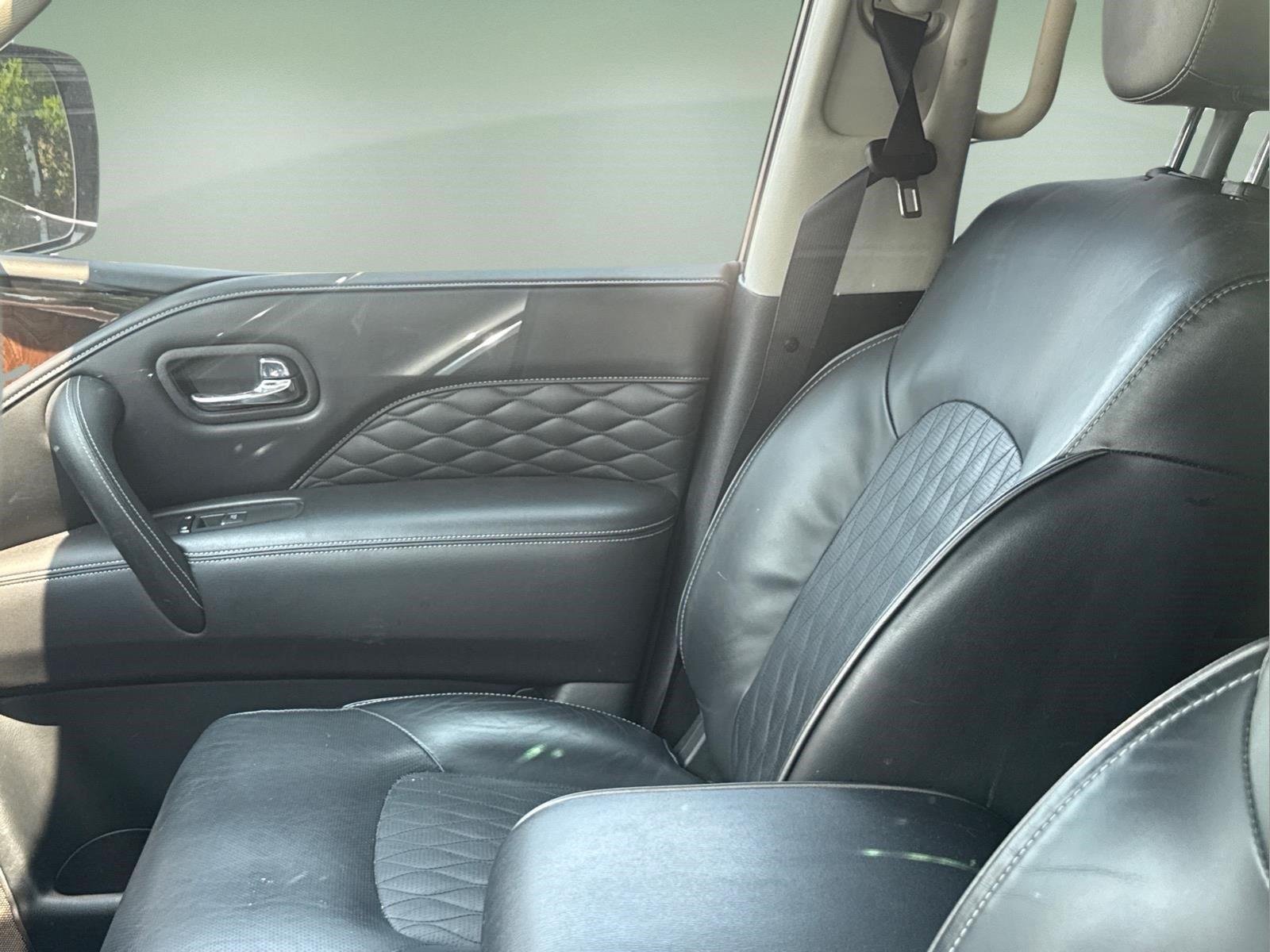 Used 2019  INFINITI  image 5