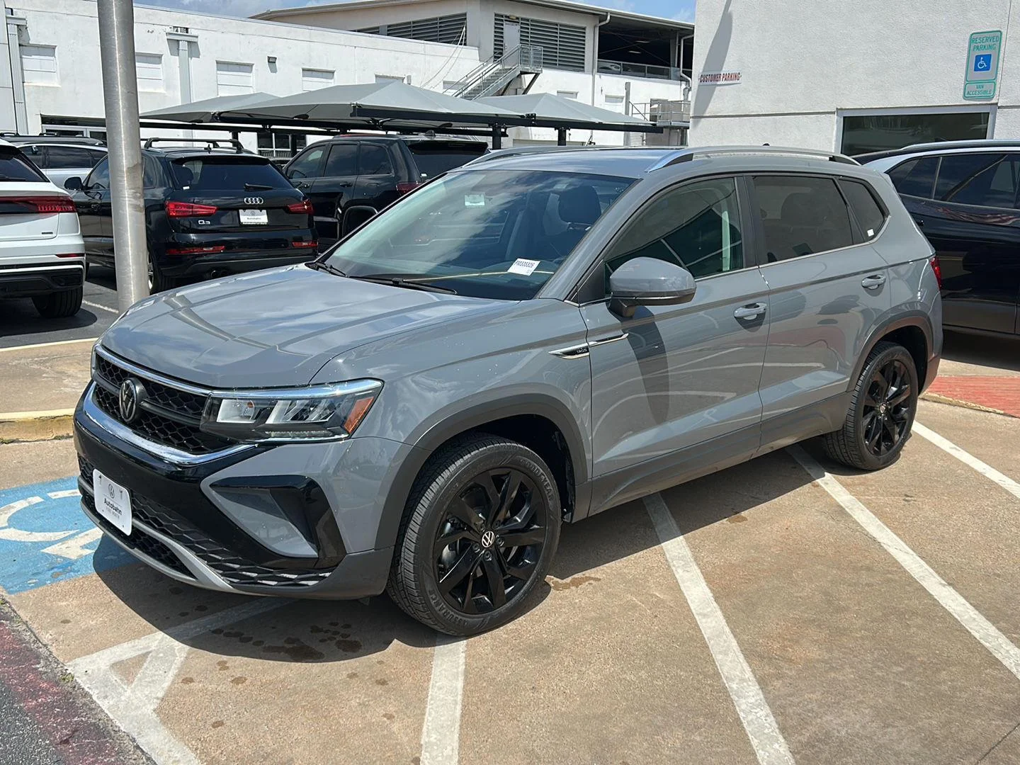 2023 Volkswagen Taos 1.5T SE's photo