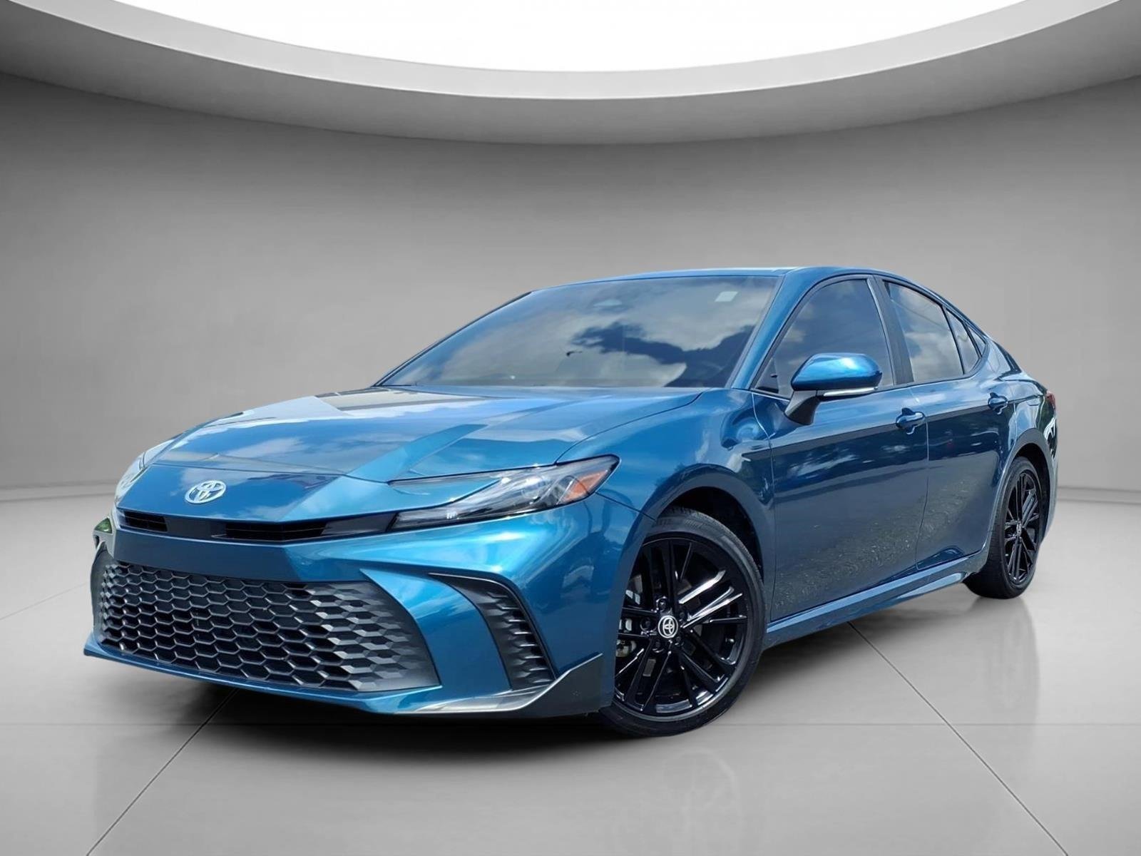 Used 2025 Ocean Gem Toyota SE image 1