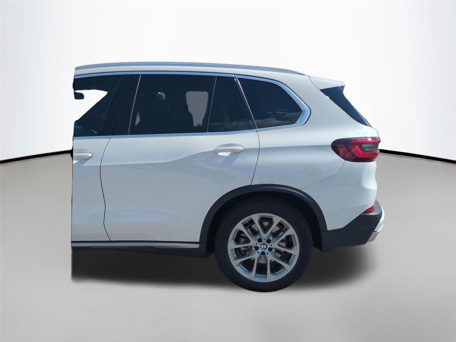 Used 2022 Alpine White BMW sDrive40i image 11