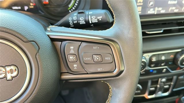 Used 2024  Jeep Sport S image 16
