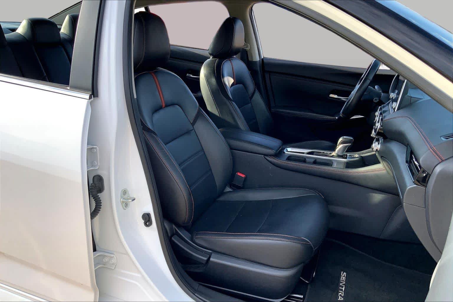 Used 2025 Aspen White Tricoat/Super Black Nissan SR image 9