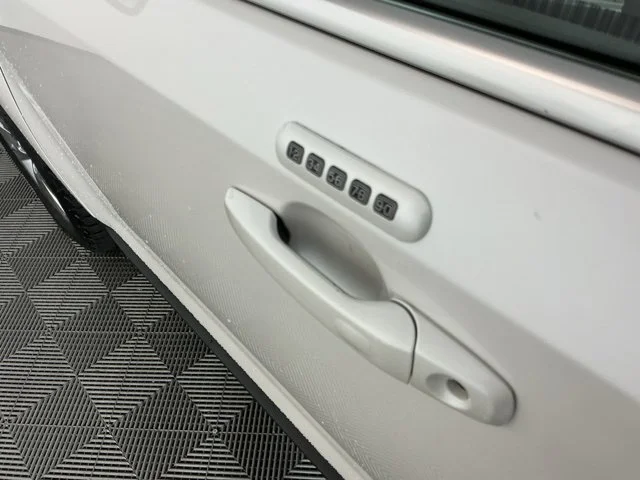Used 2011 White Platinum Clearcoat Metallic Ford Limited image 11