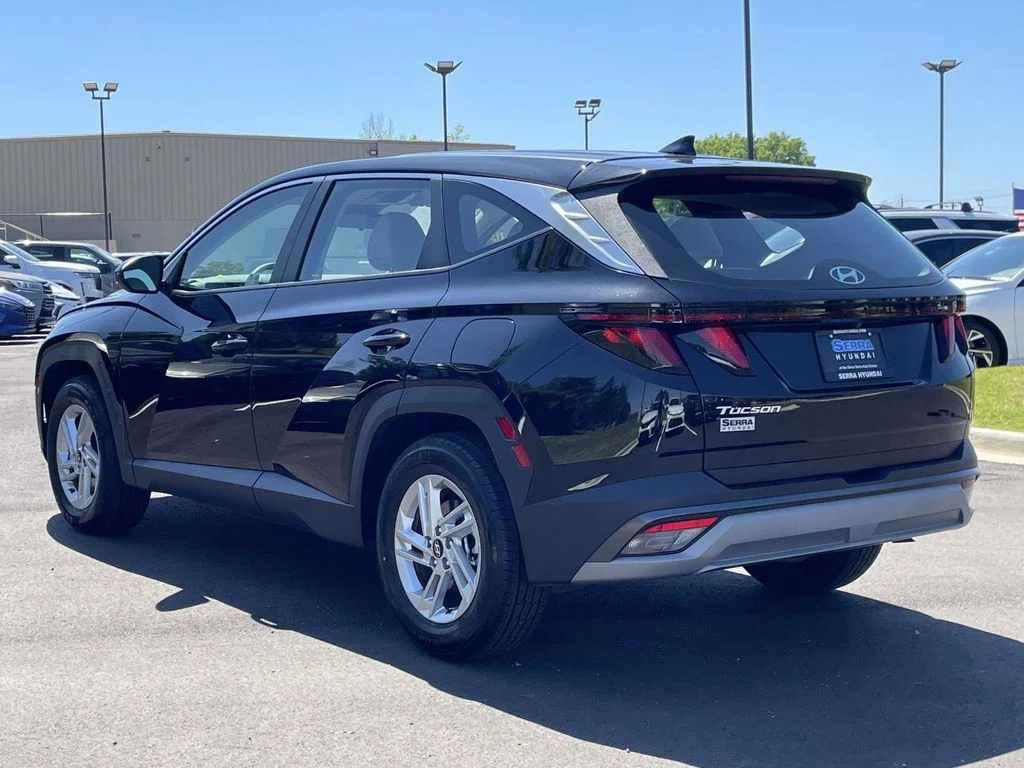 Certified Used 2025 Black Hyundai SE image 5