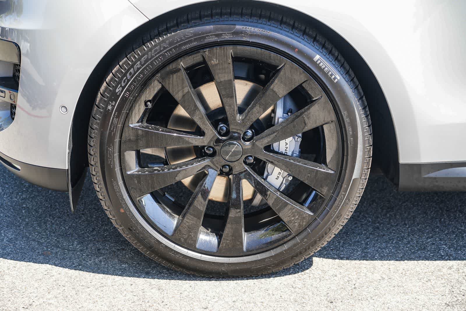 New 2026 Borasco Grey Land Rover SE image 9