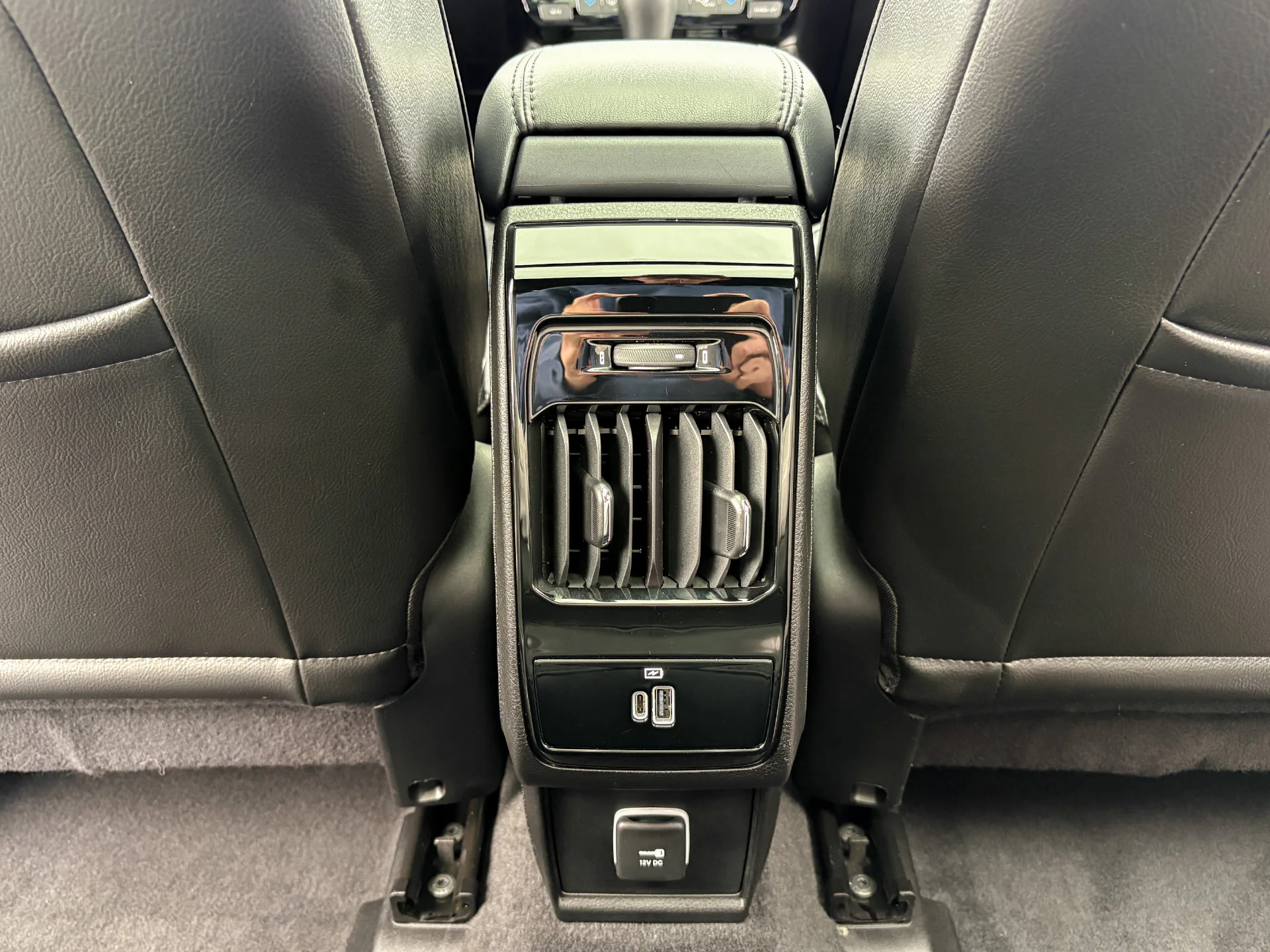 Used 2023 Gray Jeep Limited image 29
