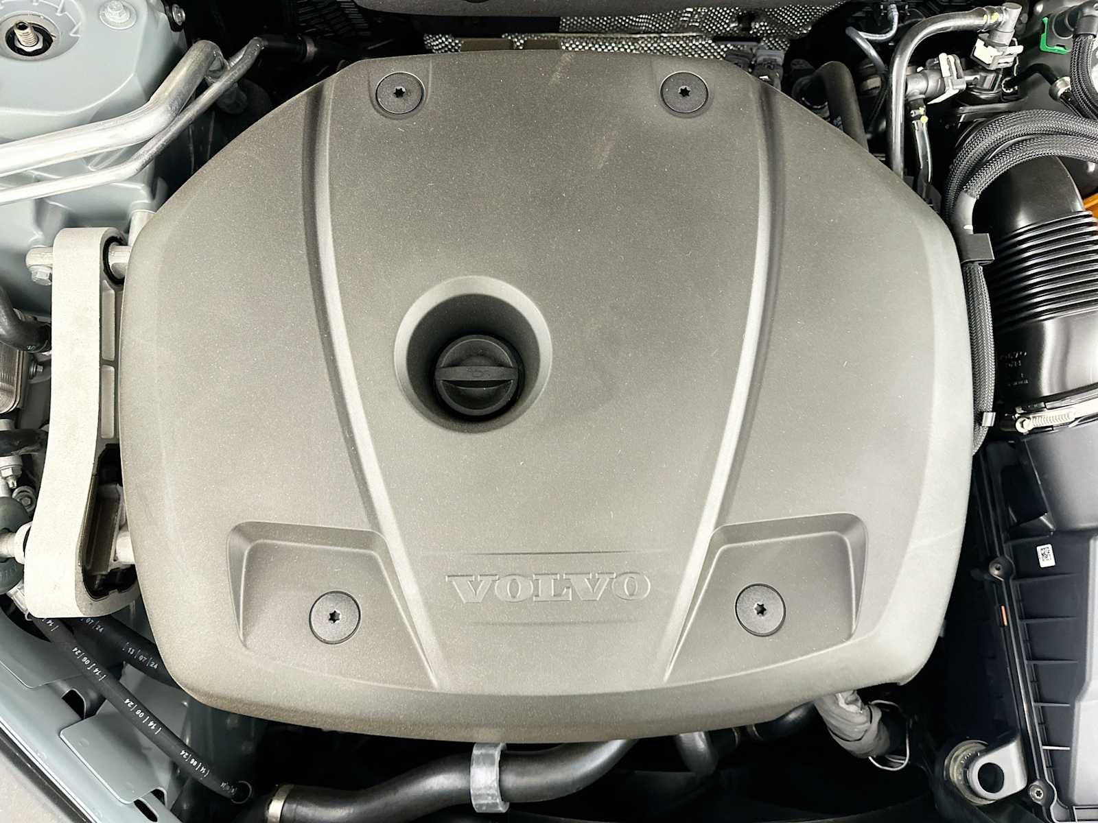 Certified Used 2025 Vapour Grey Volvo Plus image 27