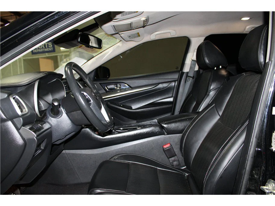 Used 2021 Super Black Nissan SV image 10