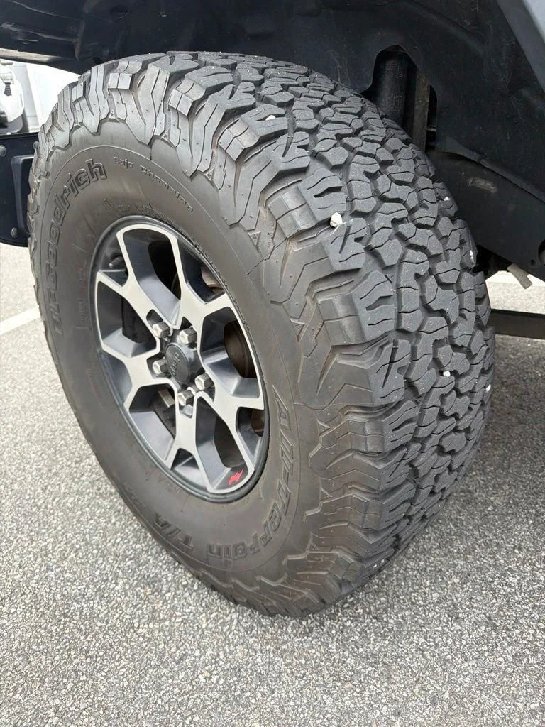 Used 2018 Silver Jeep Unlimited Rubicon image 3