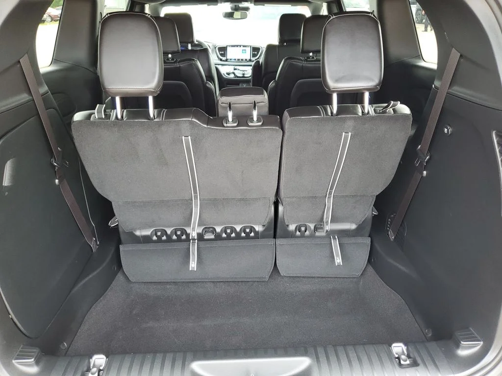 2026 Chrysler Pacifica Select - Photo 35