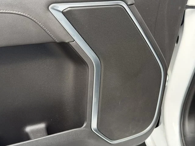 Used 2022 SUMMIT WHITE Chevrolet LT image 17