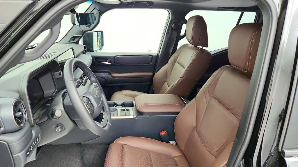 Used 2026 Black Toyota 4WD w/ Moonroof, JBL, HUD, 20