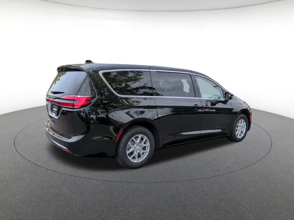 New 2027 Diamond Black Crystal Pearl-Coat Exterior Paint Chrysler Select image 7