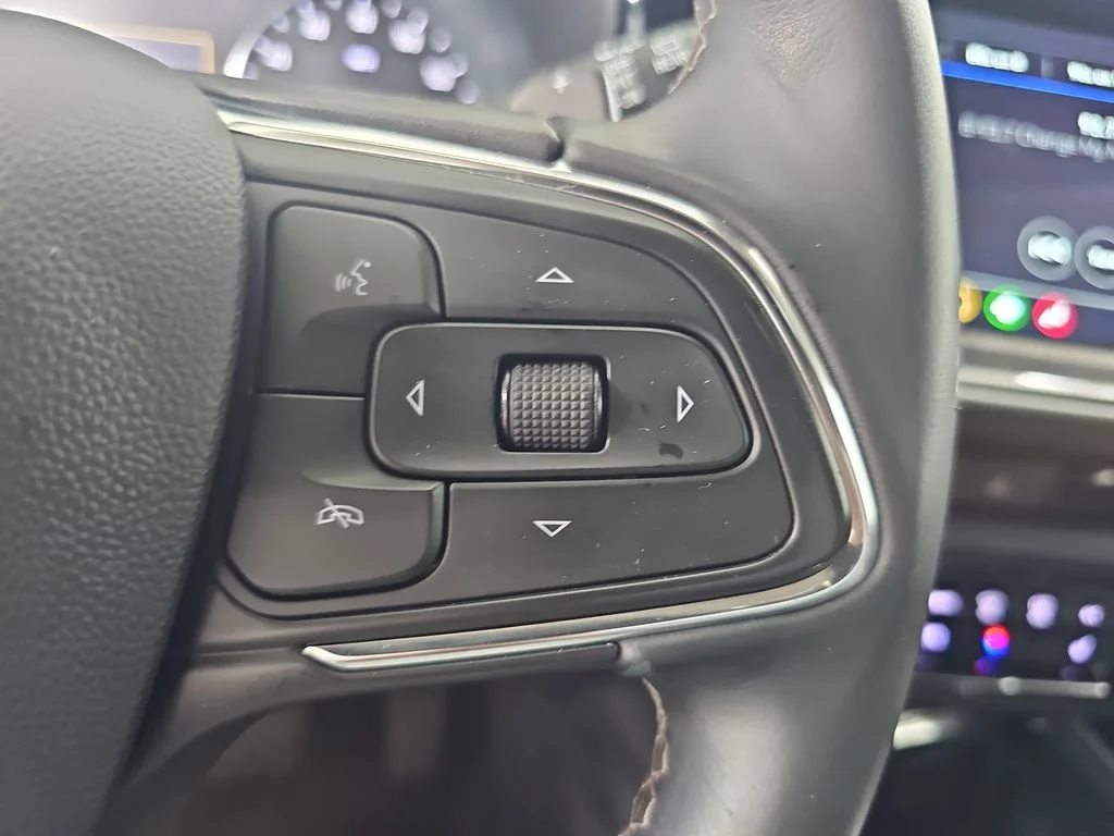 Used 2023 White Buick Preferred image 23