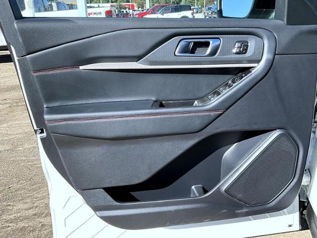 New 2027 Star White Metallic Tri-Coat Ford ST-Line image 39