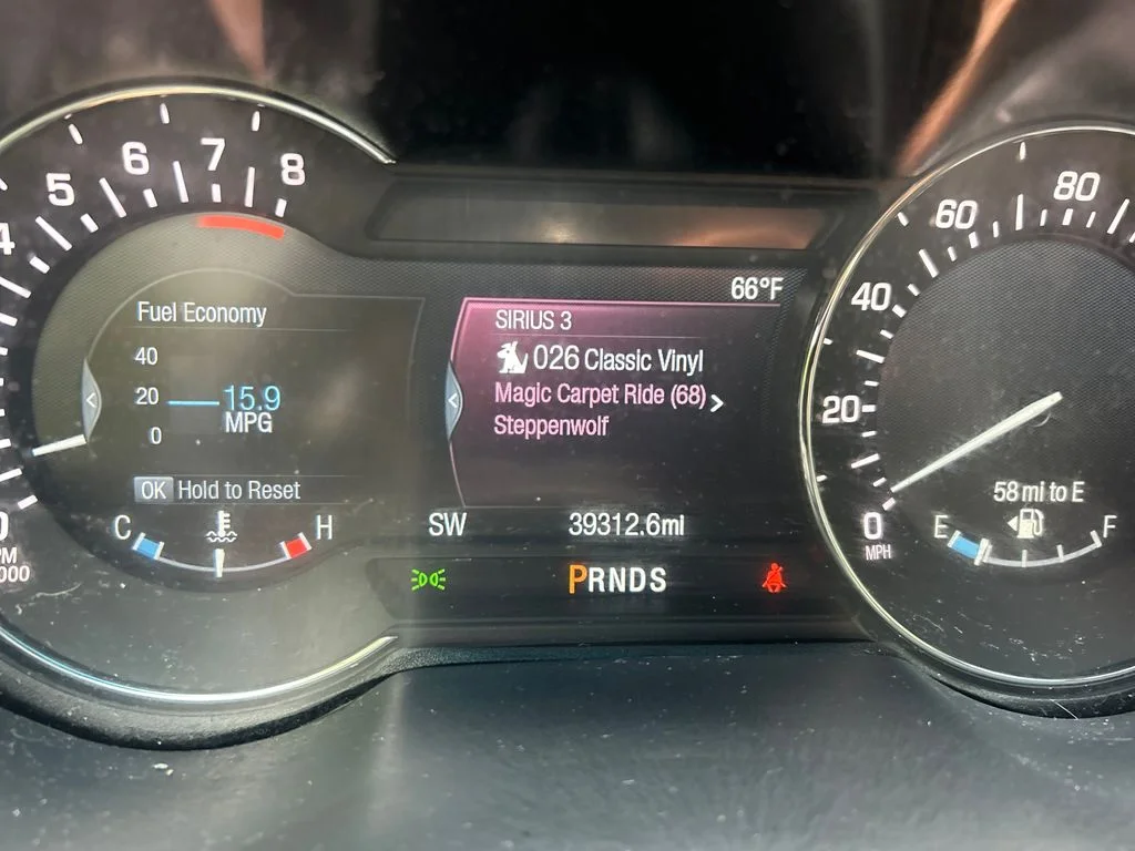 Used 2018  Lincoln Premiere image 17