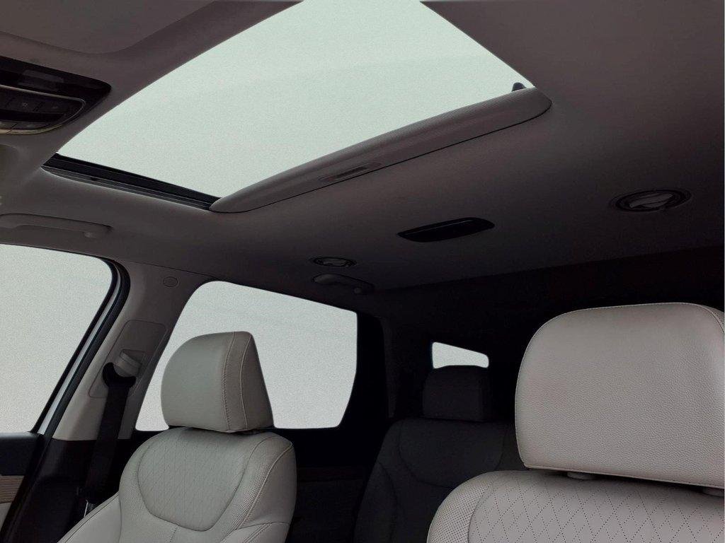 Used 2022 Hyper White Hyundai SEL image 16