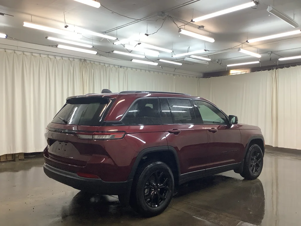 New 2026 Velvet Red Pearl-Coat Exterior Paint Jeep Laredo image 5