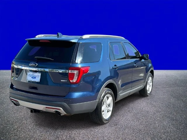 Used 2016 Blue Ford XLT image 3
