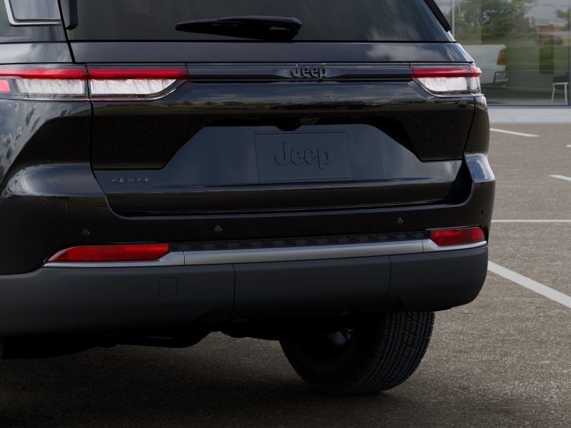 New 2026 Diamond Black Crystal Pearl-Coat Exterior Paint Jeep Altitude image 39