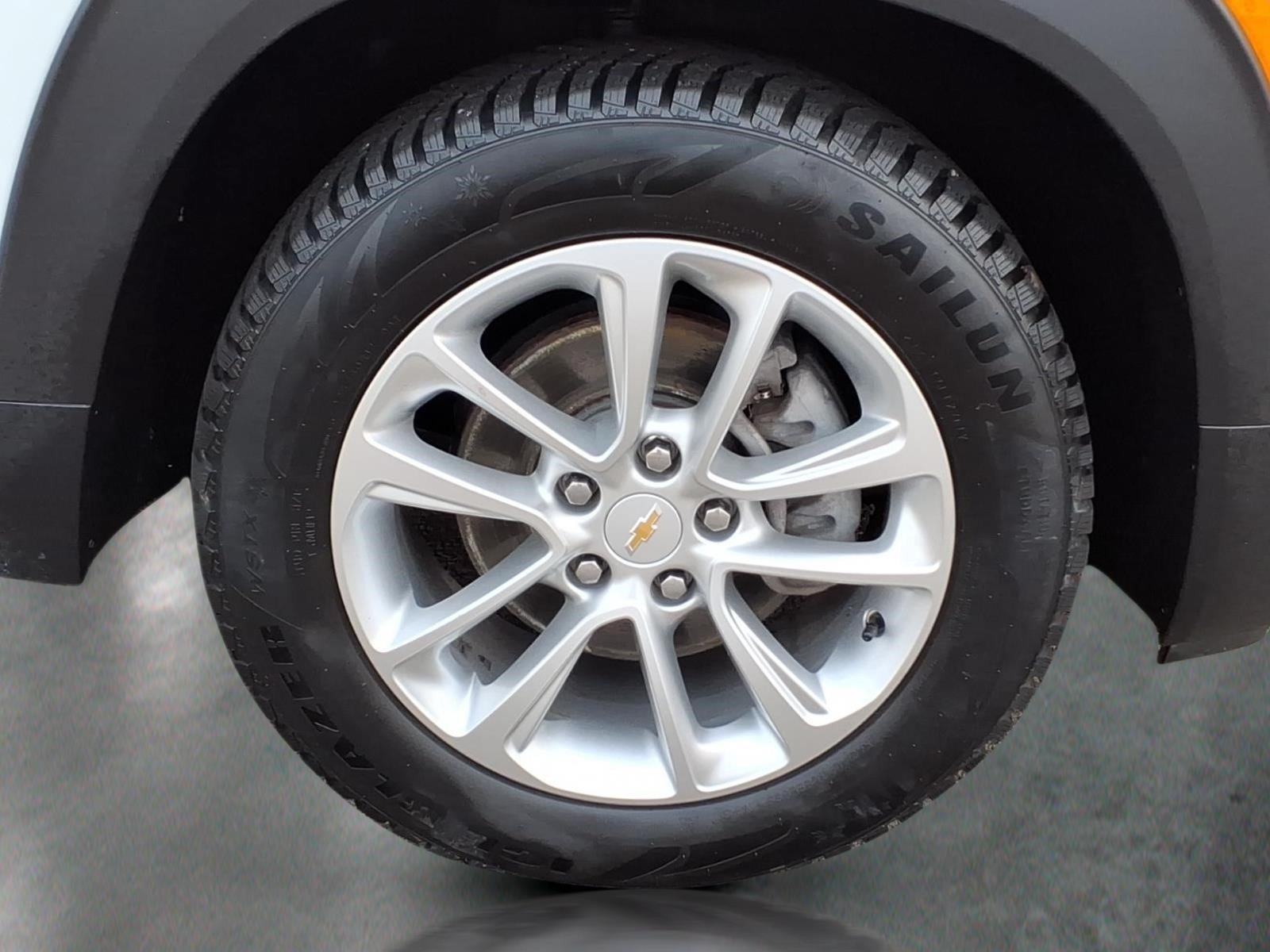 Used 2024 Summit White Gaz Chevrolet LS image 10