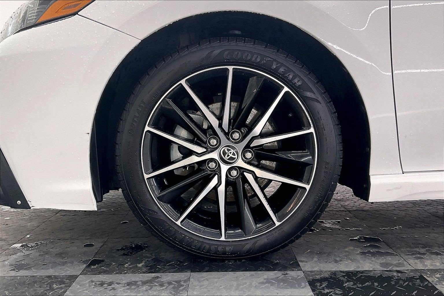 2021 Toyota Camry SE photo 3