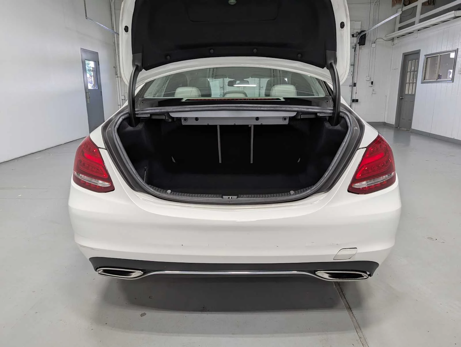 Used 2015 Polar White Mercedes-Benz C 300 image 36