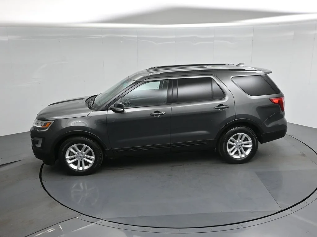 Certified Used 2017 Gray Ford XLT image 44