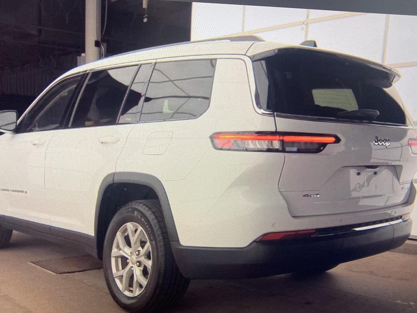Used 2023 Bright White Clearcoat Jeep Limited image 5