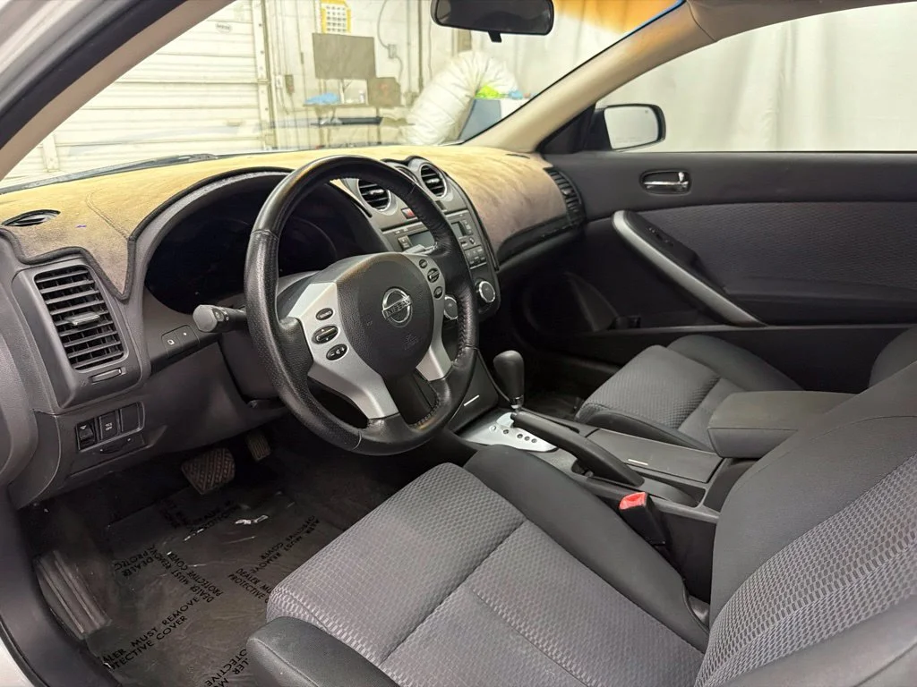 Used 2009 Silver Nissan 3.5 SE image 12