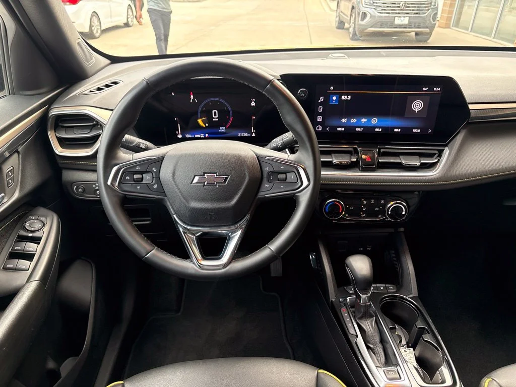 Used 2025 Yellow Chevrolet ACTIV image 8