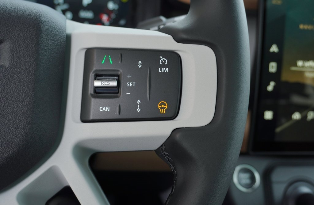 2026 LAND ROVER DEFENDER - Image 17