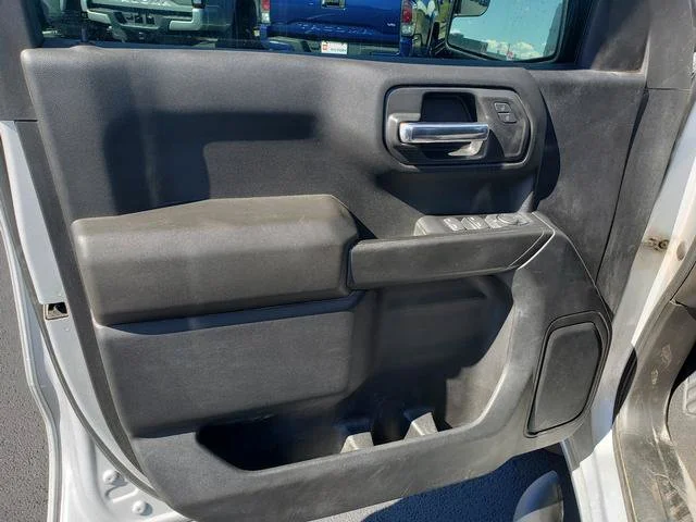 Used 2022 Silver Chevrolet Custom image 11