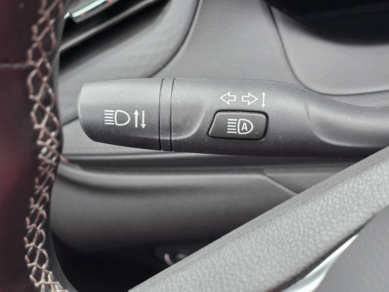 Used 2025 Ebony Twilight Metallic Buick Preferred image 19