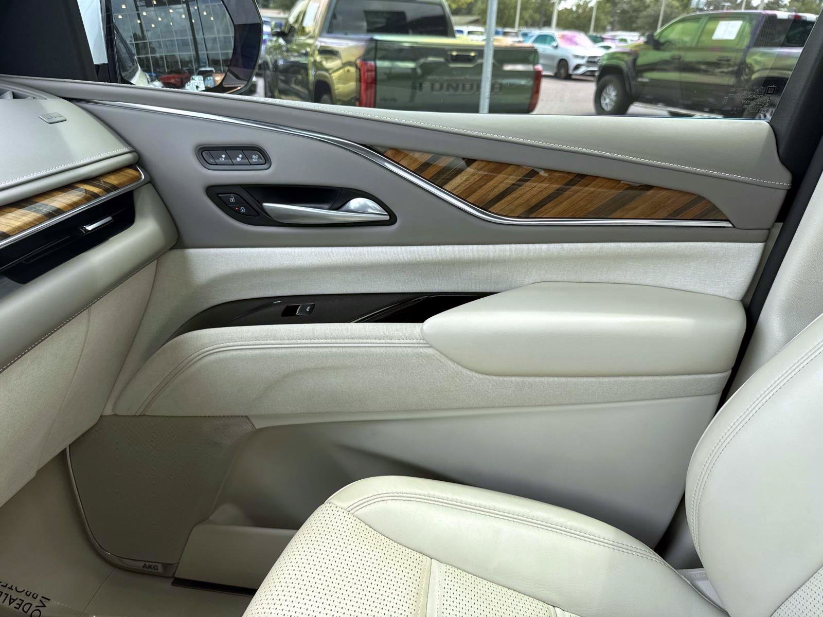 Used 2024 Crystal White Tricoat CADILLAC Sport Platinum image 25