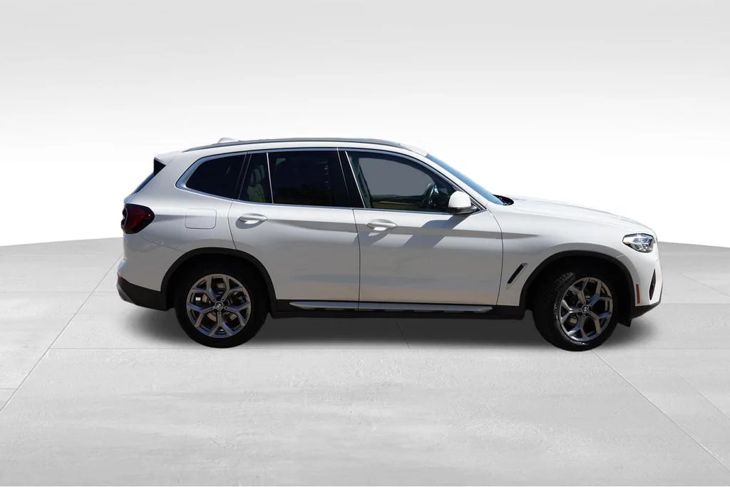 Used 2023 Alpine White BMW xDrive30i image 3