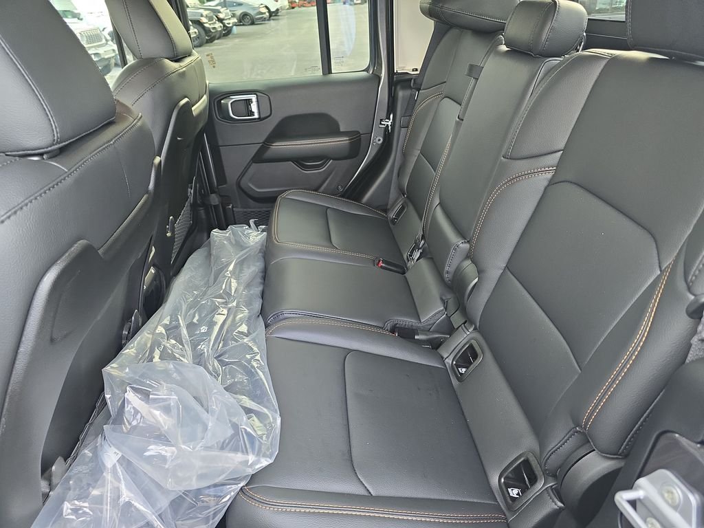 New 2026 Granite Crystal Metallic Clear-Coat Exterior Paint Jeep Sahara image 23