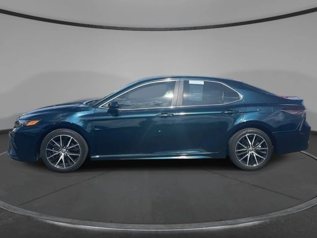 2024 Toyota Camry SE - Photo 10