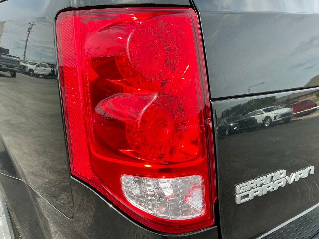 Used 2018 Black Dodge SE image 14