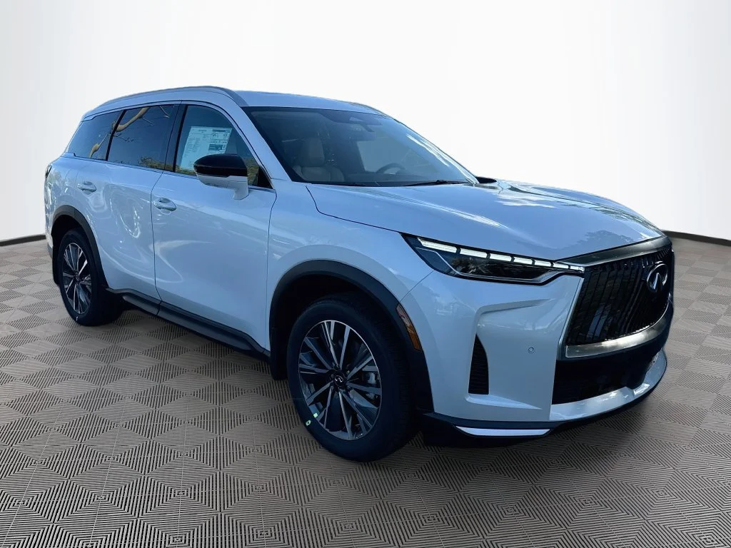 New 2027 White INFINITI LUXE image 3