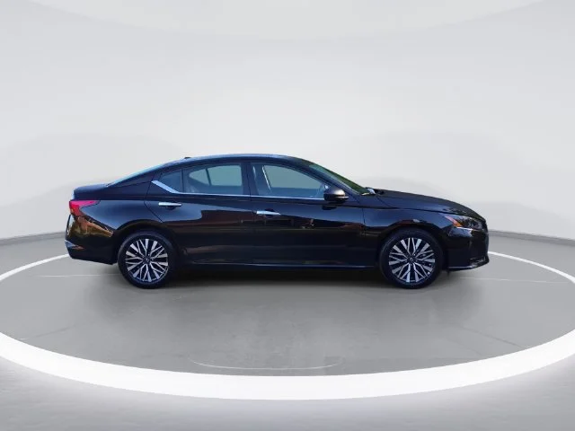 Used 2025 Black Nissan 2.5 SV image 9