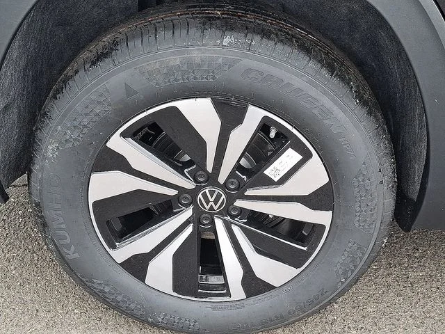 New 2026 Black Volkswagen SE image 5
