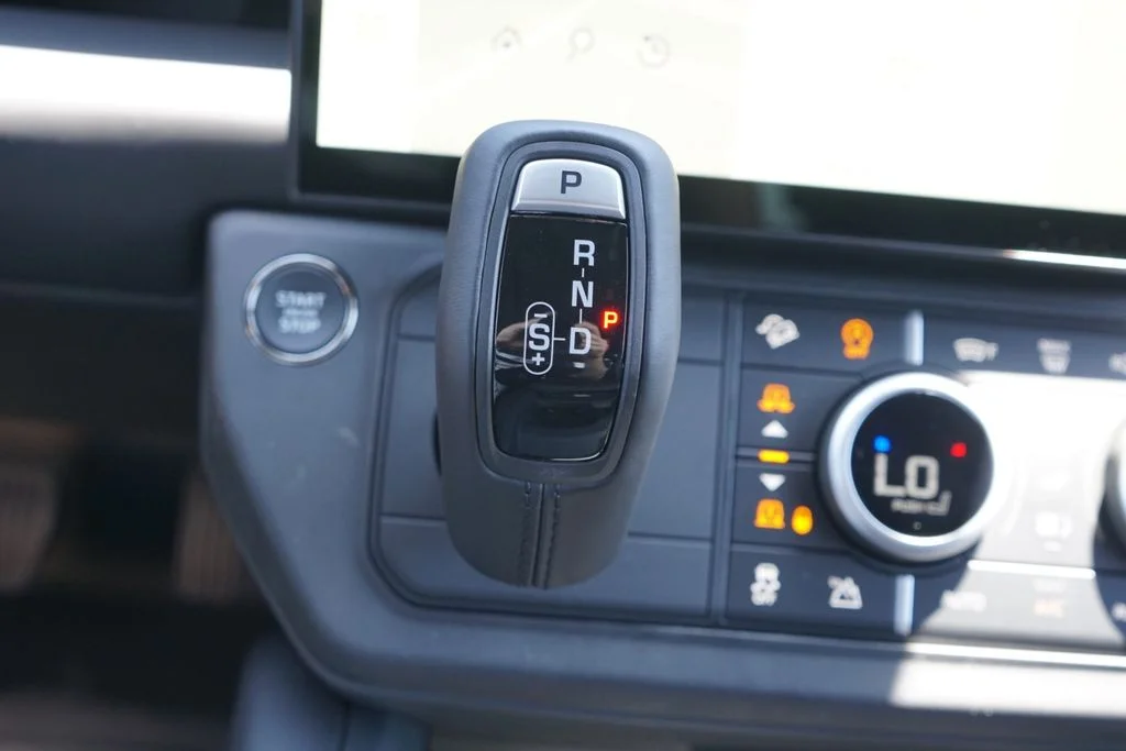 New 2026 Borasco Grey Metallic Land Rover X-Dynamic SE image 14