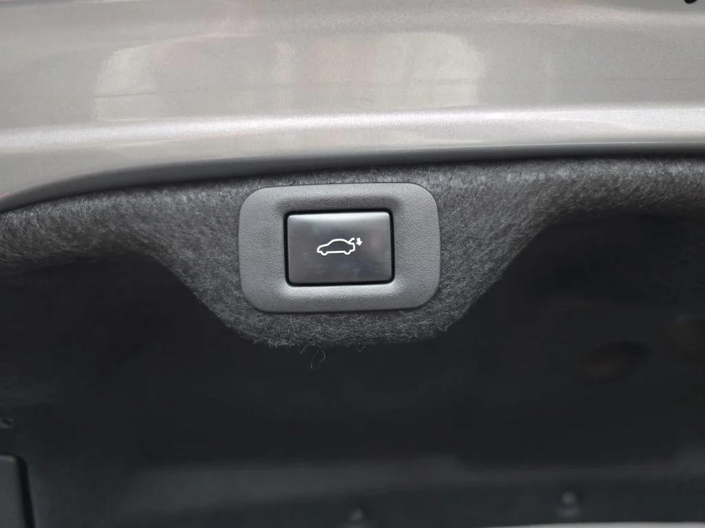 Used 2024 IRIDIUM Lexus 300h F SPORT Handling image 16