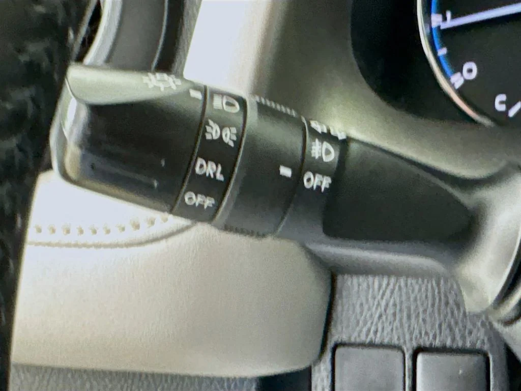 Used 2016 Super White Toyota XLE image 12