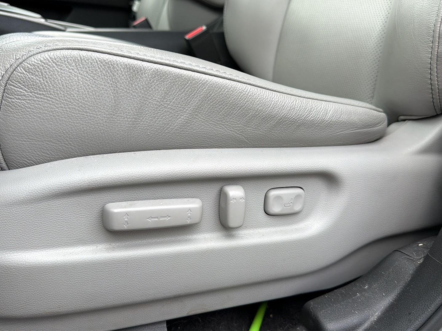 Used 2023 Platinum White Pearl Honda EX-L image 19