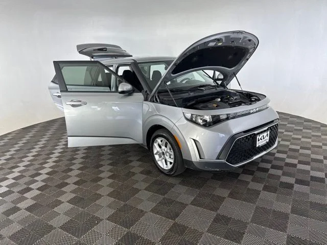 Used 2025  Kia LX image 14